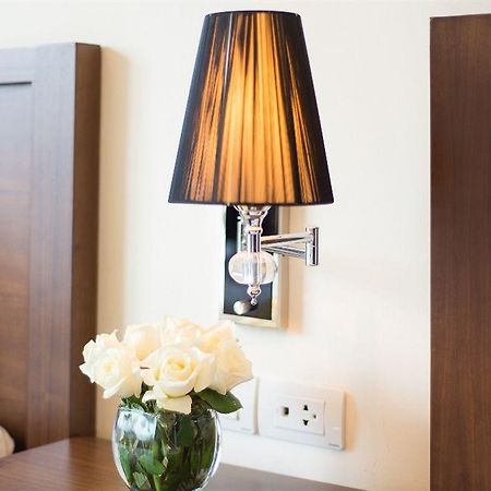 Le Carnot Hotel Hanoi Buitenkant foto